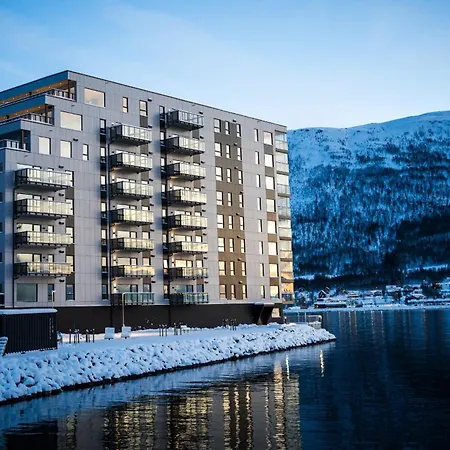 Northstay - Nyholmen Sea Front Apartment דירה טרומסה