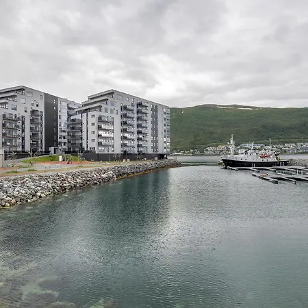 Northstay - Nyholmen Sea Front Apartment טרומסה