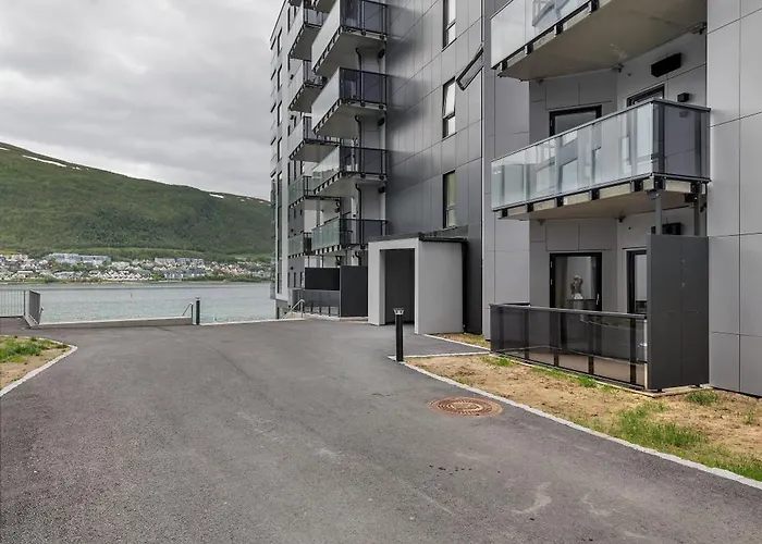 Northstay - Nyholmen Sea Front, Ocean & Mountain Views, Sleeps 6 Apartament Tromsø