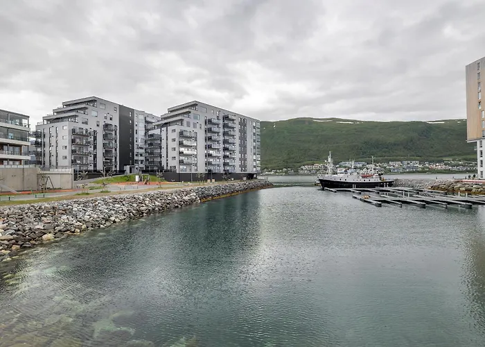 Northstay - Nyholmen Sea Front, Ocean & Mountain Views, Sleeps 6 Tromsø