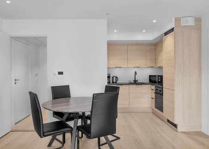 Northstay - Nyholmen Sea Front, Ocean & Mountain Views, Sleeps 6 Tromsø