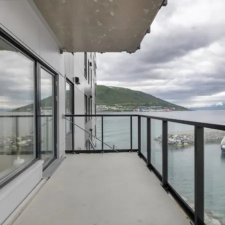 Northstay - Nyholmen Sea Front, Ocean & Mountain Views, Sleeps 6 Apartment *